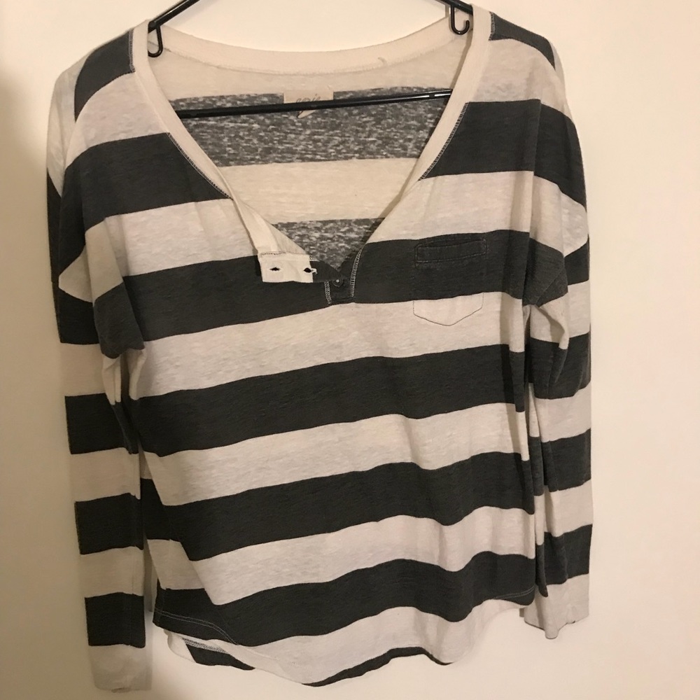 white & grey long sleeve shirt